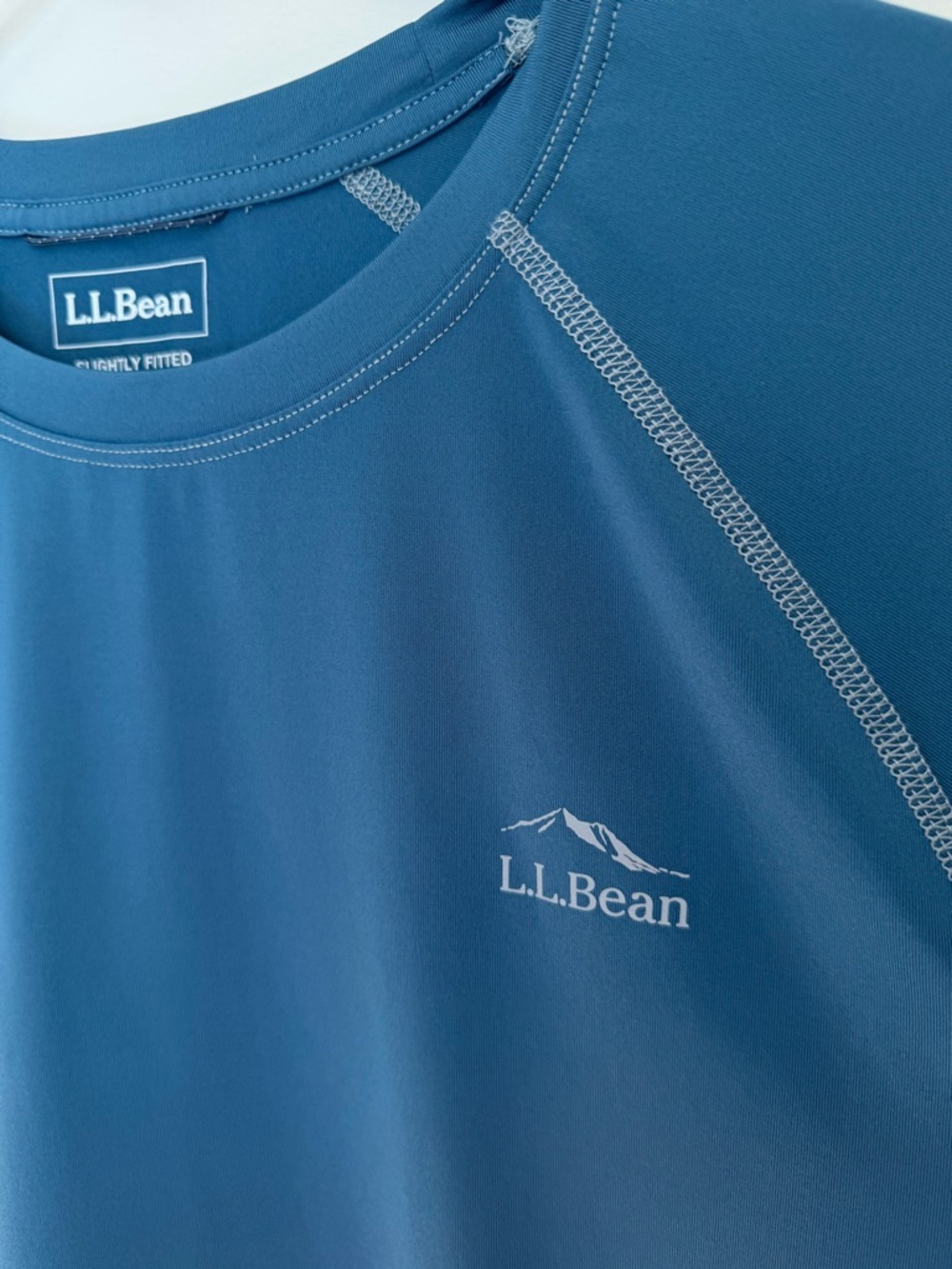 Men’s L.L.Bean Slightly Fitted Performance Tee in Teal